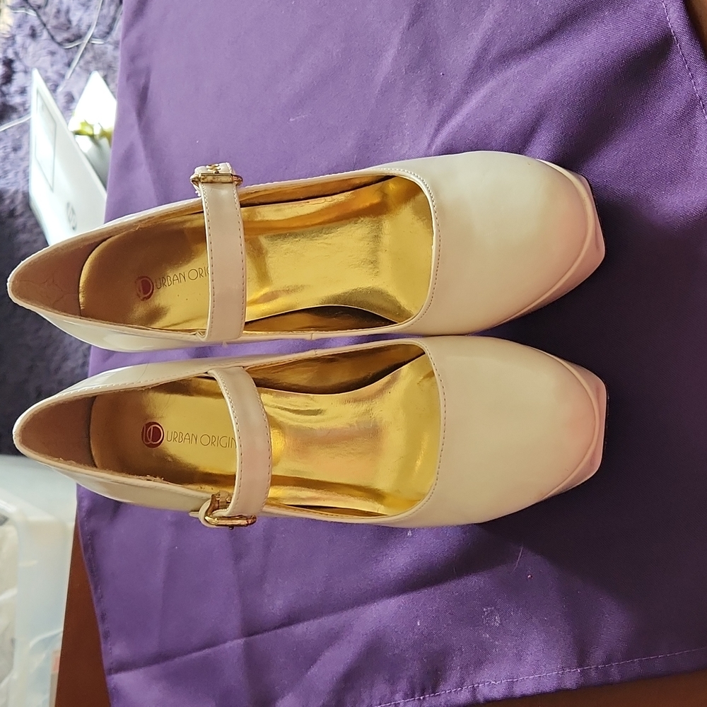 Urban Original brand Cream colored heels size 9